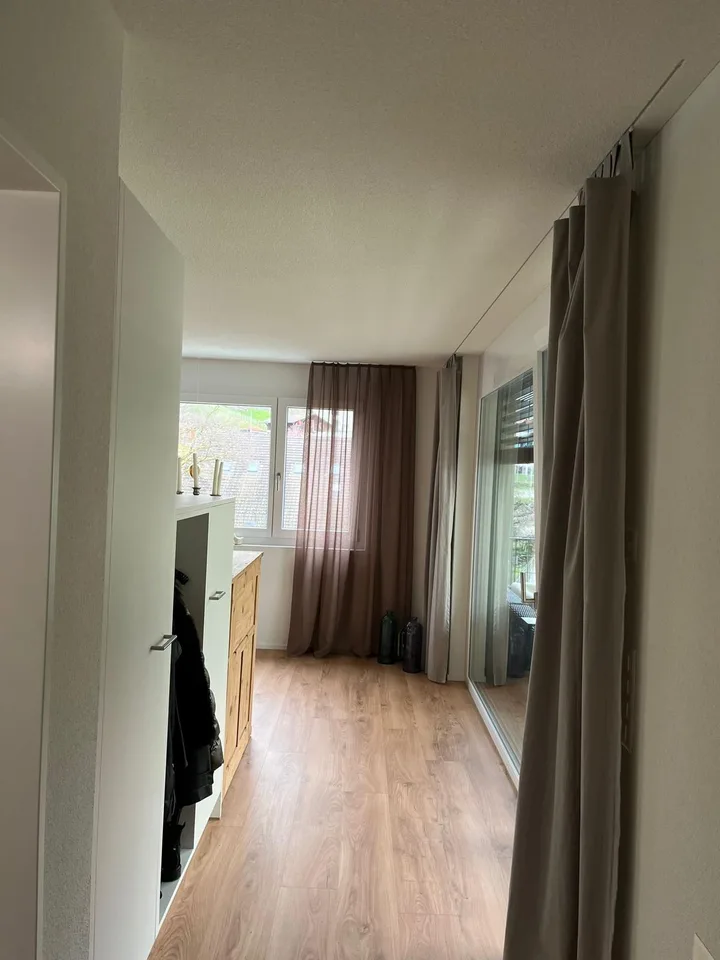 Grosse 2.5-Zimmerwohnung mit gemütlicher Loggia – Foto 8 von 8