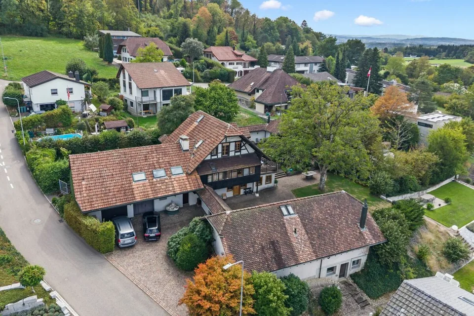 Villa indipendente con fascino e ampia offerta di spazio, oltre a una casa per gli ospiti – foto 18 di 20