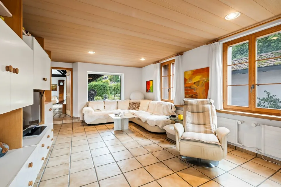 Villa indipendente con fascino e ampia offerta di spazio, oltre a una casa per gli ospiti – foto 2 di 20