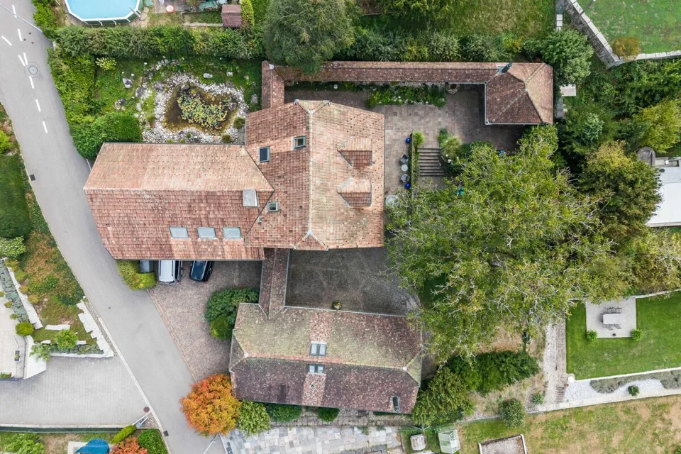 Villa indipendente con fascino e ampia offerta di spazio, oltre a una casa per gli ospiti – foto 4 di 20