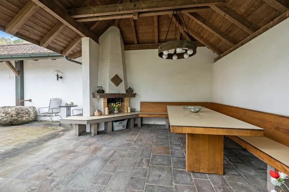 Villa indipendente con fascino e ampia offerta di spazio, oltre a una casa per gli ospiti – foto 14 di 20