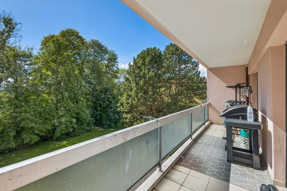 Ideale Lage für diese geräumige Wohnung – Foto 4 von 13