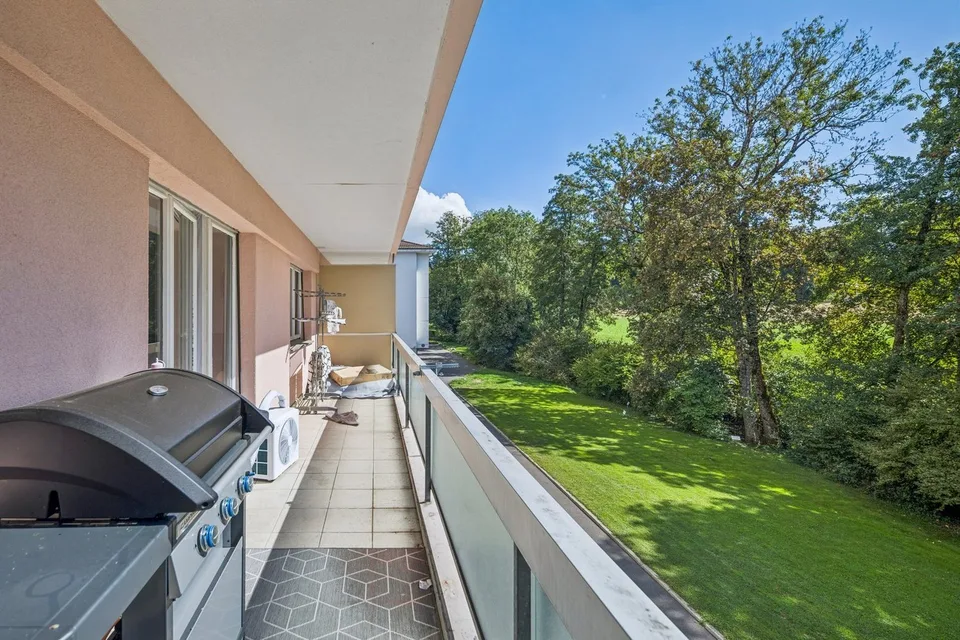 Ideale Lage für diese geräumige Wohnung – Foto 3 von 13