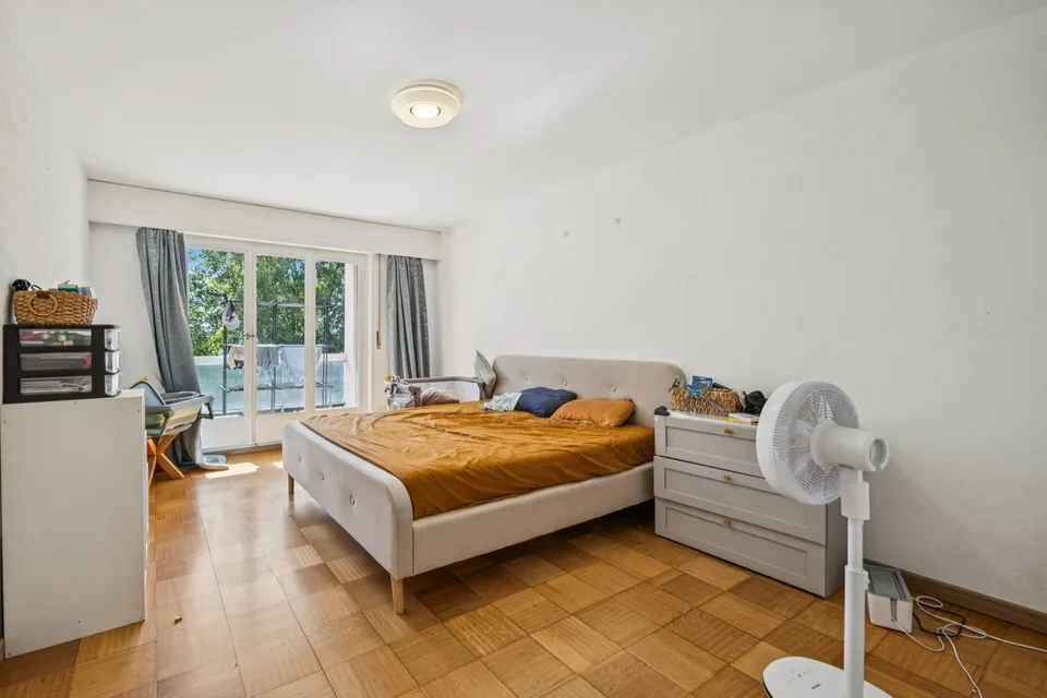 Ideale Lage für diese geräumige Wohnung – Foto 9 von 13