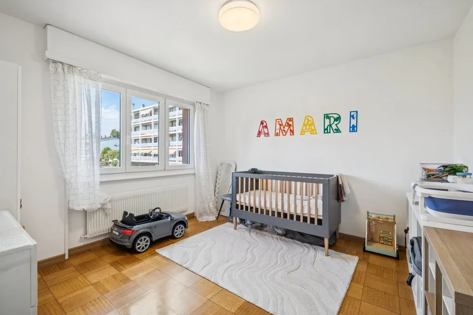 Ideale Lage für diese geräumige Wohnung – Foto 10 von 13