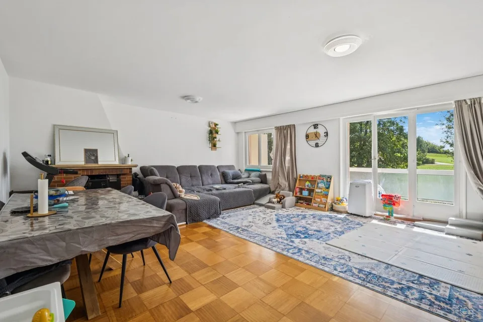 Ideale Lage für diese geräumige Wohnung – Foto 6 von 13