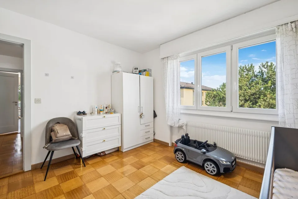 Ideale Lage für diese geräumige Wohnung – Foto 11 von 13