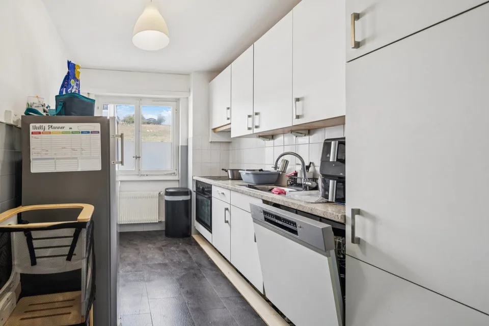Ideale Lage für diese geräumige Wohnung – Foto 7 von 13