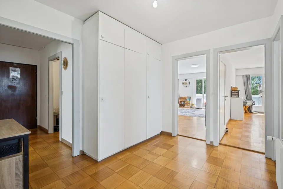 Ideale Lage für diese geräumige Wohnung – Foto 12 von 13