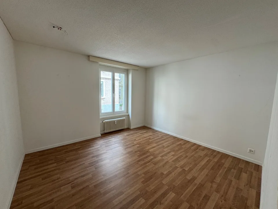 Geräumige 4.5-Zimmer-Wohnung im Erdgeschoss in Arbon – Foto 4 von 8