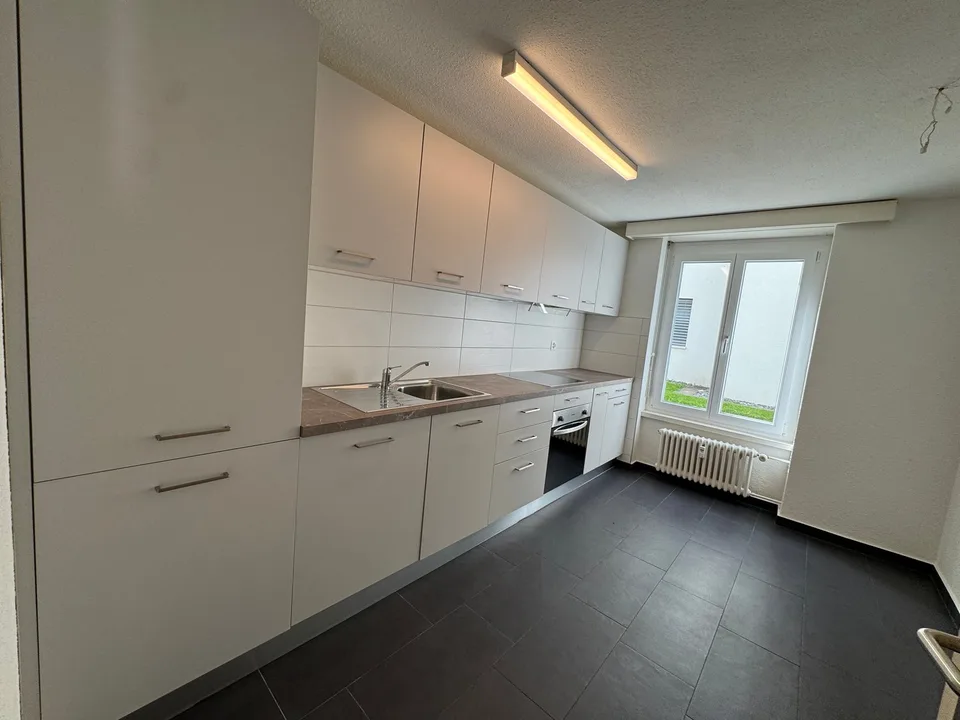 Geräumige 4.5-Zimmer-Wohnung im Erdgeschoss in Arbon – Foto 2 von 8