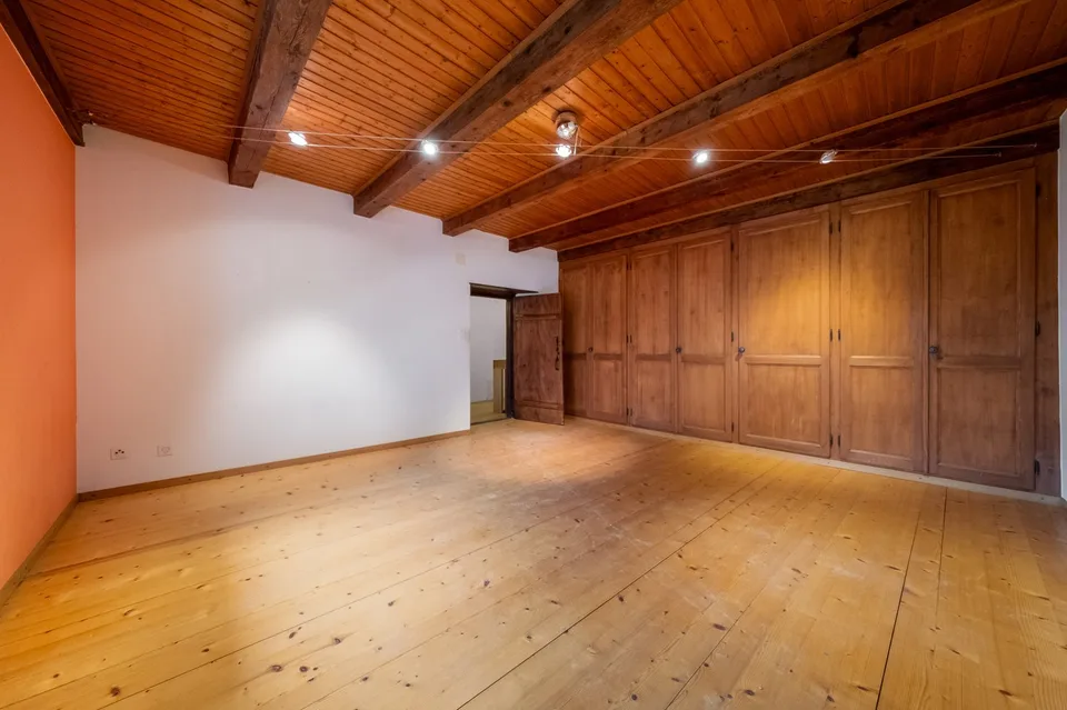 Dorfscheune und Haus mit großem Potenzial – Foto 9 von 13