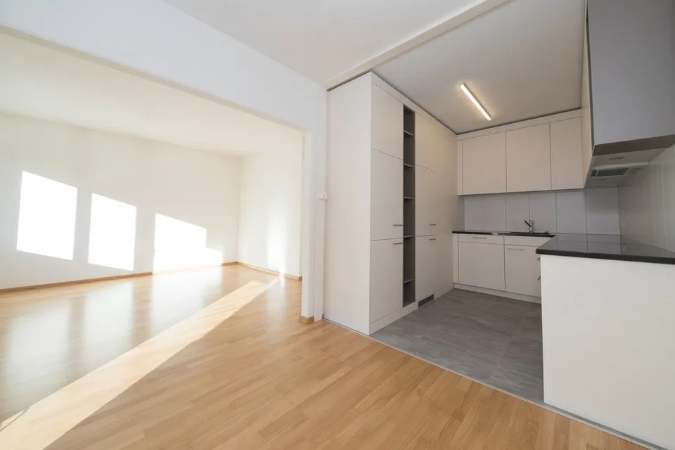 Renovierte, helle 3.5-Zimmerwohnung – Foto 3 von 11
