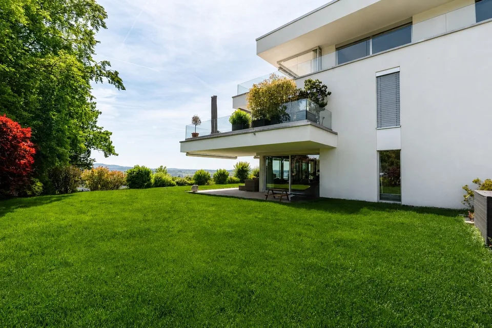 Grosszügige Gartenwohnung mit viel Privatsphäre und Weitsicht – Foto 12 von 14