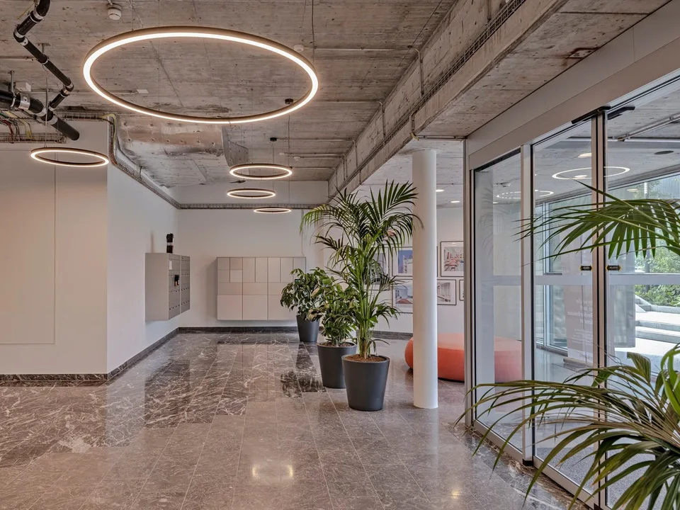 BEZUGSBEREITES ECKBÜRO MIT EXKLUSIVER TERRASSE IM KOWERK – Foto 14 von 18