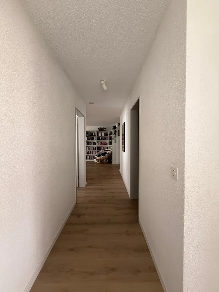 Incantevole appartamento di 3,5 locali con balcone e vista splendida a Thun – foto 8 di 11