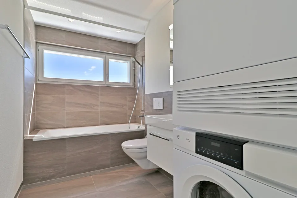 Appartements mansardés modernes avec vue panoramique à Biglen – photo 10 sur 11