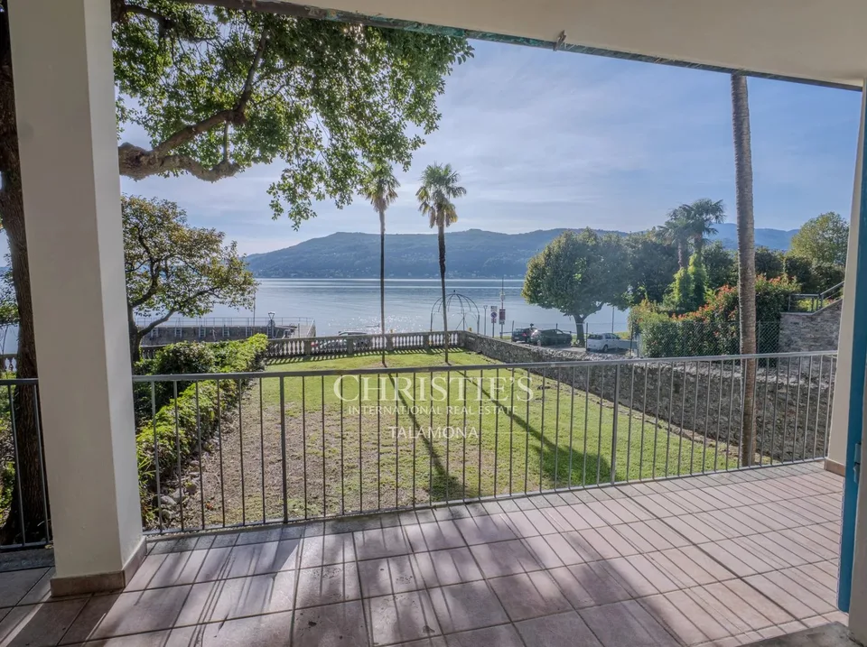 Appartamento elegante con porticato vista lago e giardino privato ad Arolo, Lago Maggiore – foto 4 di 13