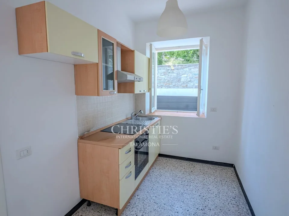 Appartamento elegante con porticato vista lago e giardino privato ad Arolo, Lago Maggiore – foto 13 di 13