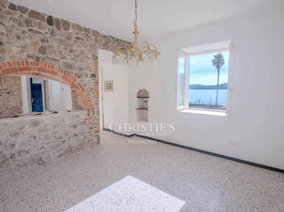 Appartamento elegante con porticato vista lago e giardino privato ad Arolo, Lago Maggiore – foto 5 di 13