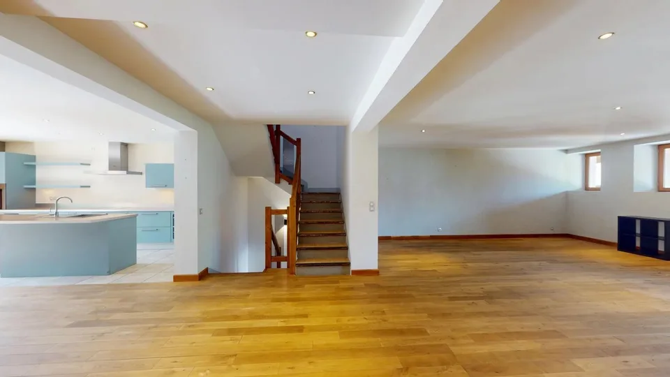 Voll möbliertes T4-Renovierungsobjekt mit 218 m² zur Miete in Archamps – Foto 5 von 13