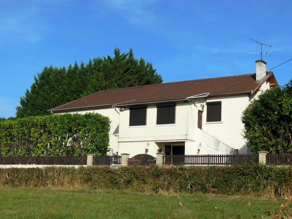 Francia - Boyer: Grande casa di 6,5 locali, 300 m2, con piscina di 50 m2 – foto 2 di 13