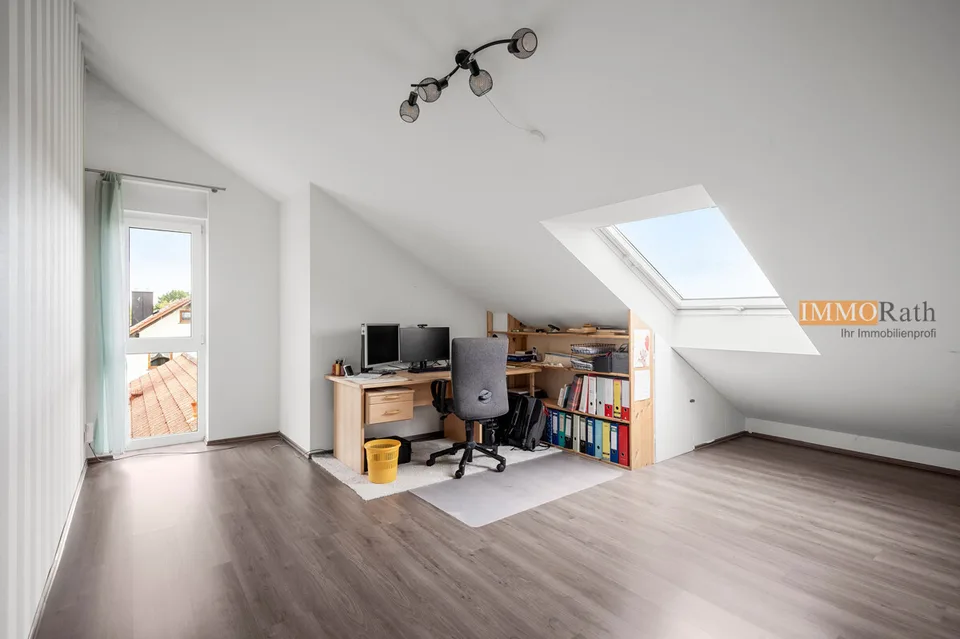 IMMORath.de - Großzügige Maisonettewohnung mit 5 Zimmern und Balkon mi – Foto 7 von 13