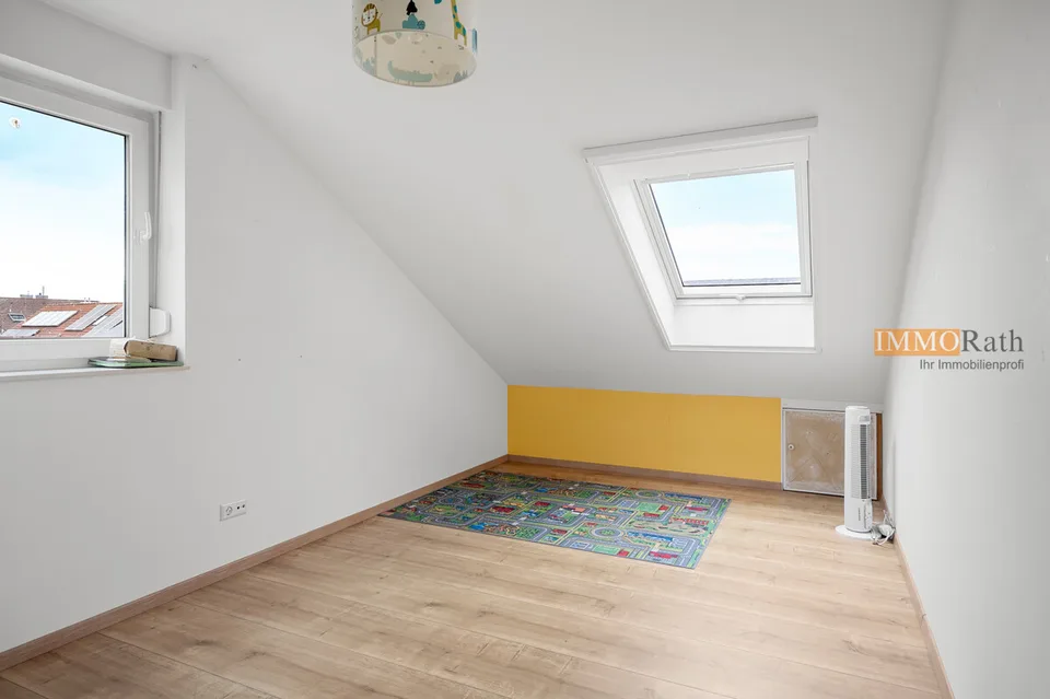 IMMORath.de - Großzügige Maisonettewohnung mit 5 Zimmern und Balkon mi – Foto 6 von 13