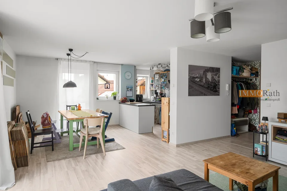 IMMORath.de - Großzügige Maisonettewohnung mit 5 Zimmern und Balkon mi – Foto 2 von 13