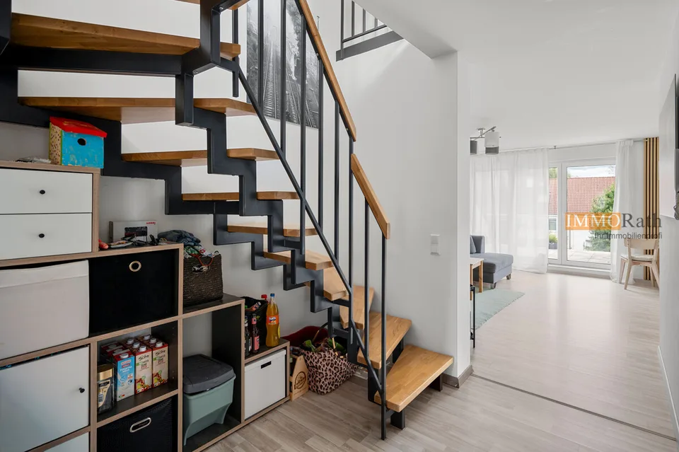 IMMORath.de - Großzügige Maisonettewohnung mit 5 Zimmern und Balkon mi – Foto 3 von 13