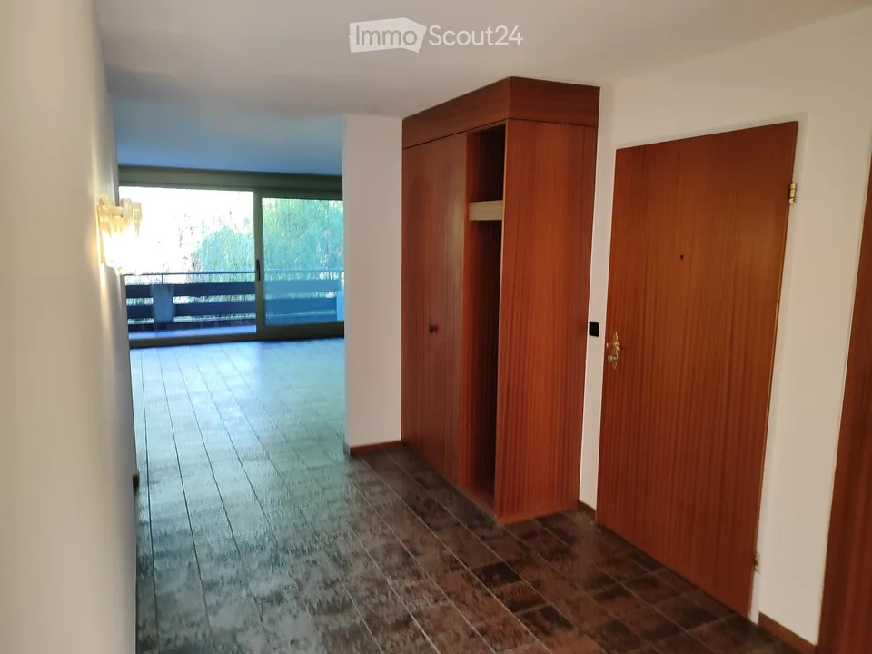 Grosszügige helle 3.5-Zimmer Wohnung – Foto 8 von 9