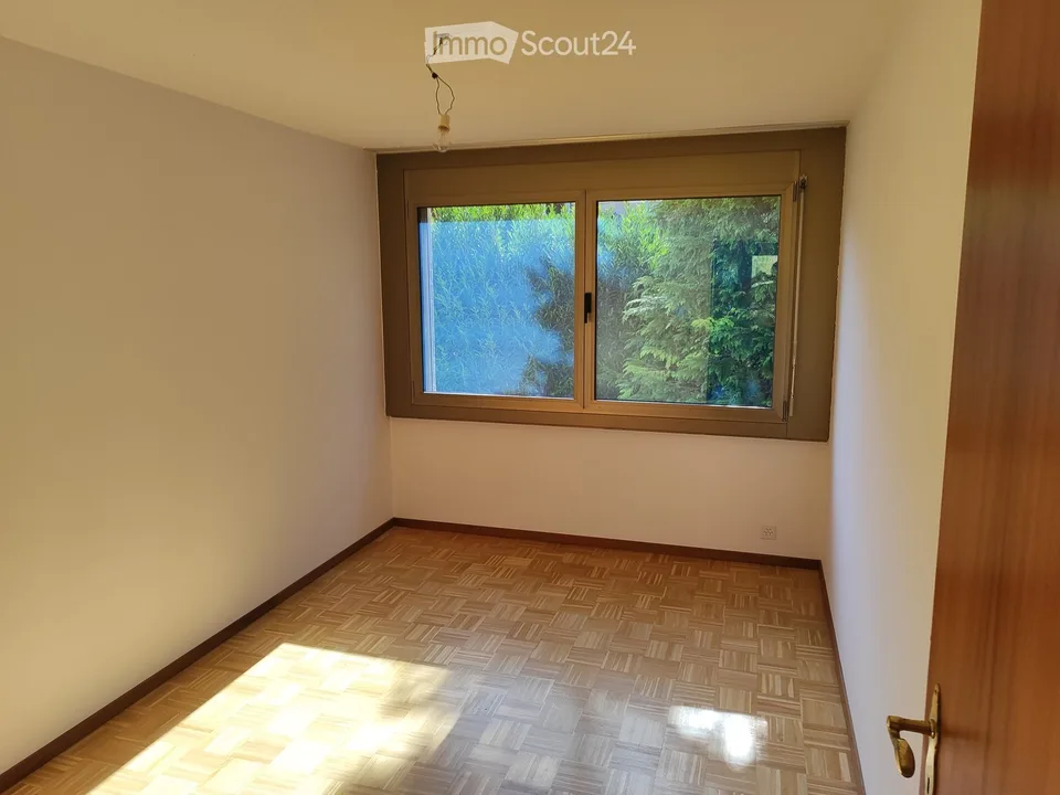 Grosszügige helle 3.5-Zimmer Wohnung – Foto 9 von 9