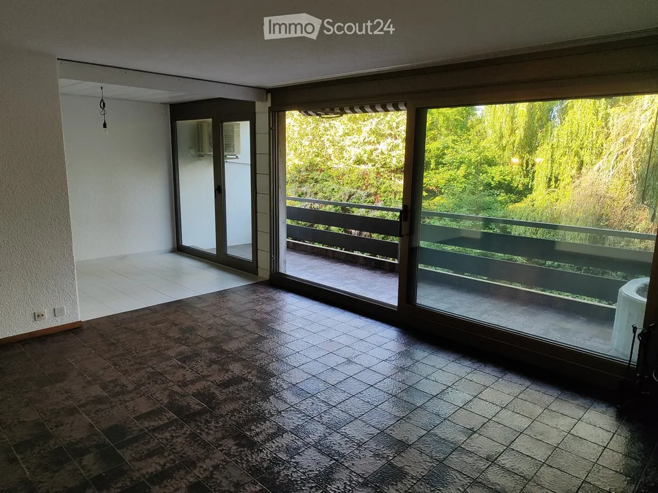Grosszügige helle 3.5-Zimmer Wohnung – Foto 5 von 9