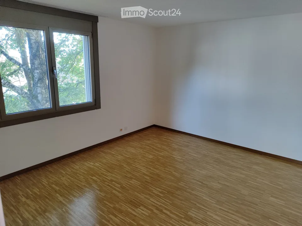 Grosszügige helle 3.5-Zimmer Wohnung – Foto 3 von 9