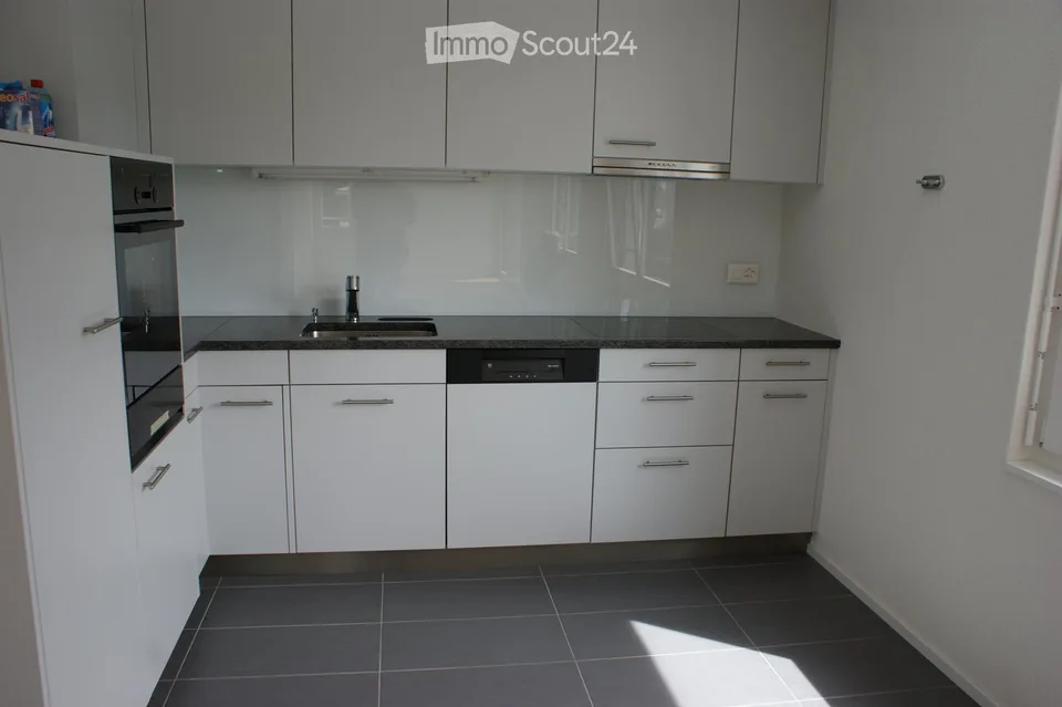 Vermietung moderne 2 1/2 Zimmerwohnung – Foto 2 von 3