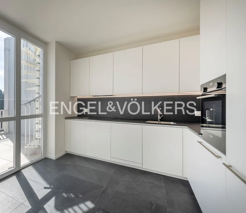 Luminoso e moderno duplex con terrazza rooftop – foto 4 di 12