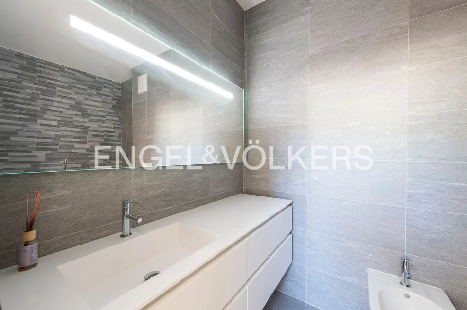Luminoso e moderno duplex con terrazza rooftop – foto 9 di 12