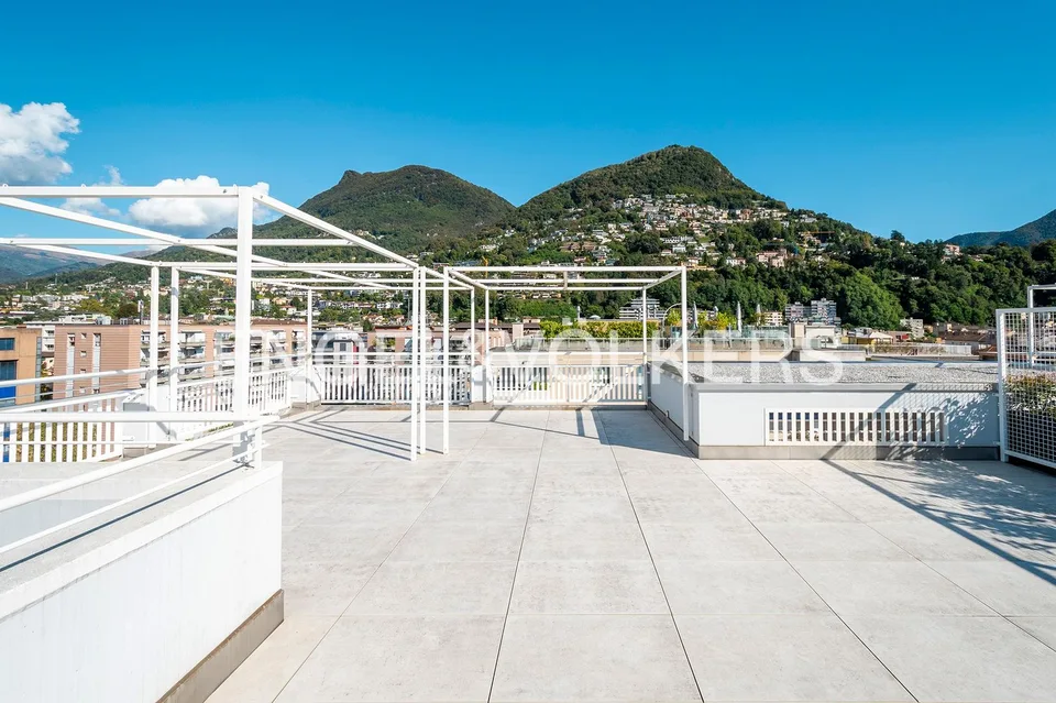 Luminoso e moderno duplex con terrazza rooftop – foto 2 di 12