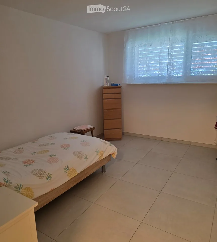 Arbedo Miete 3.5 Zi, Garten, 1 Parkplatz, alles inklusive – Foto 3 von 5