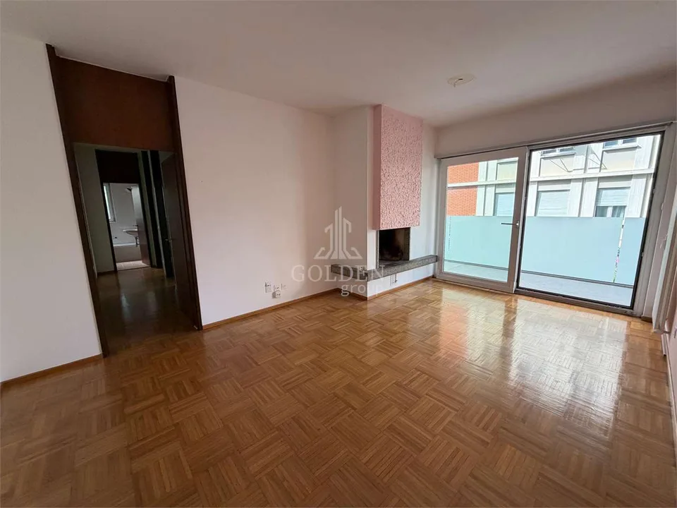 3,5 Zimmer mit großer Terrasse und Schwimmbad in zentraler Lage in Lugano – Foto 2 von 6