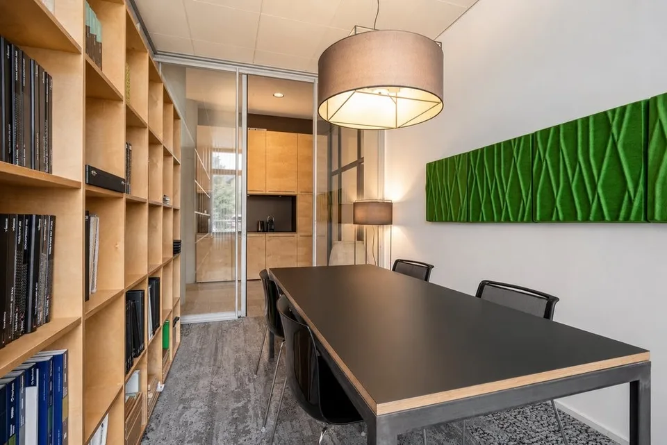 Bureaux inondés de lumière avec des finitions de haute qualité – photo 8 sur 9