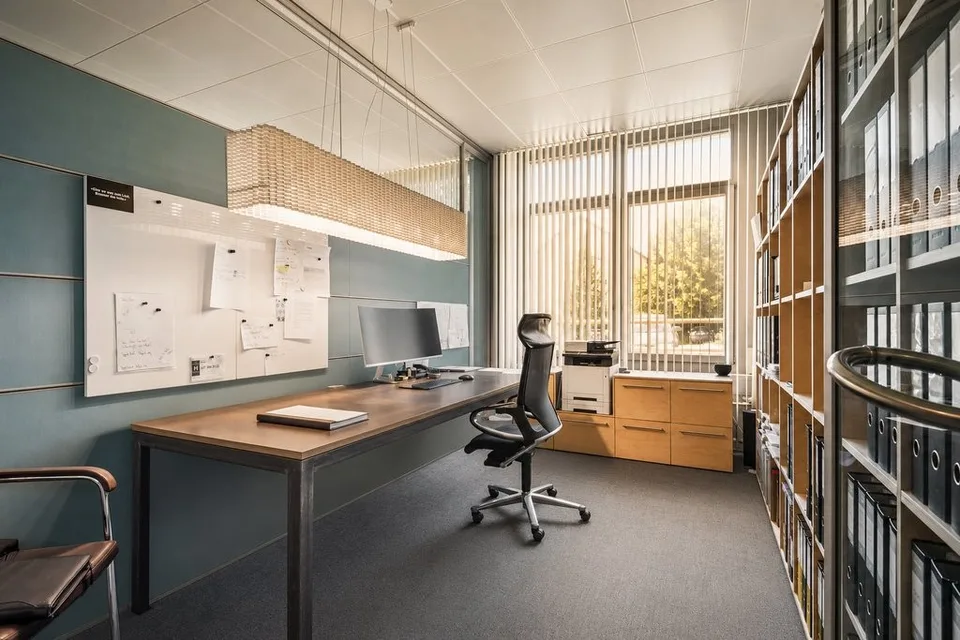 Bureaux inondés de lumière avec des finitions de haute qualité – photo 7 sur 9
