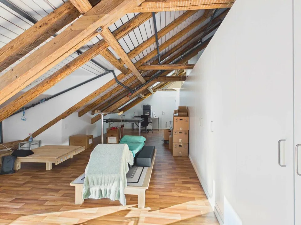 Espace commercial en étage mansardé dans un bâtiment commercial moderne avec construction de coque exclusive – photo 6 sur 11