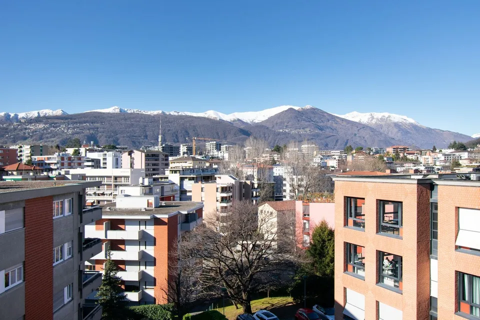 HELLE UND GERAUMIGE PENTHOUSE-WOHNUNG MIT PANORAMABLIK – Foto 12 von 12