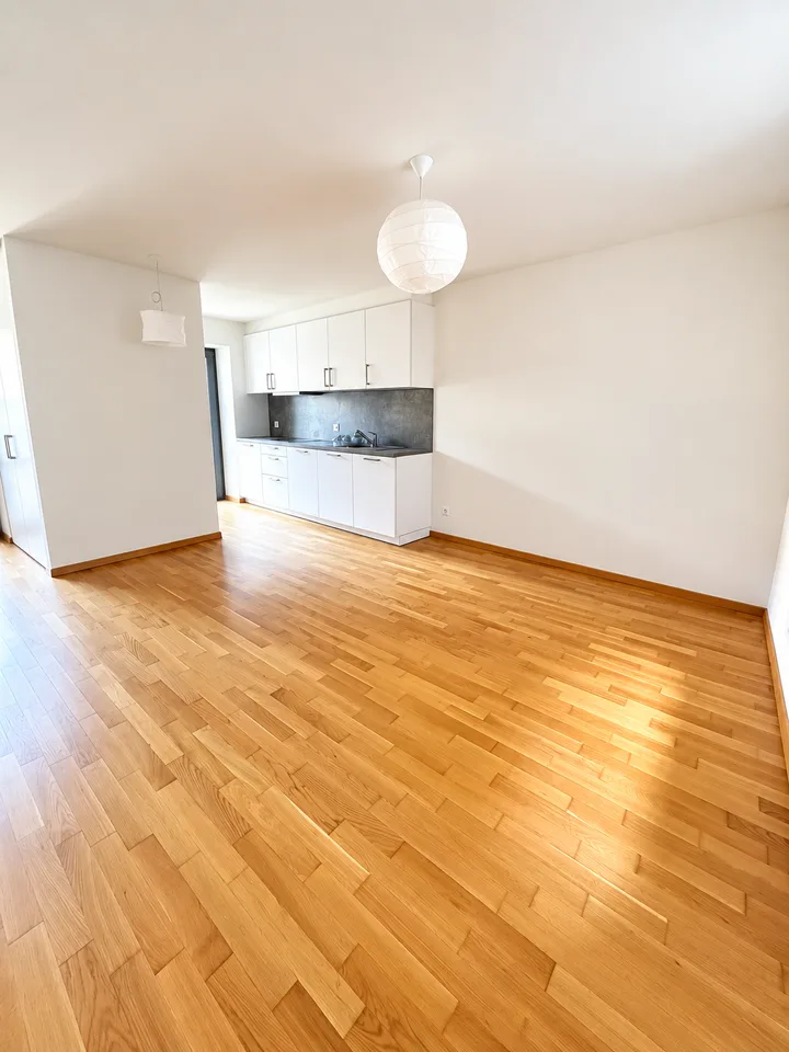 Wohnung mit 3.5 Zimmern renoviert Piazza Maggiore – Foto 3 von 17
