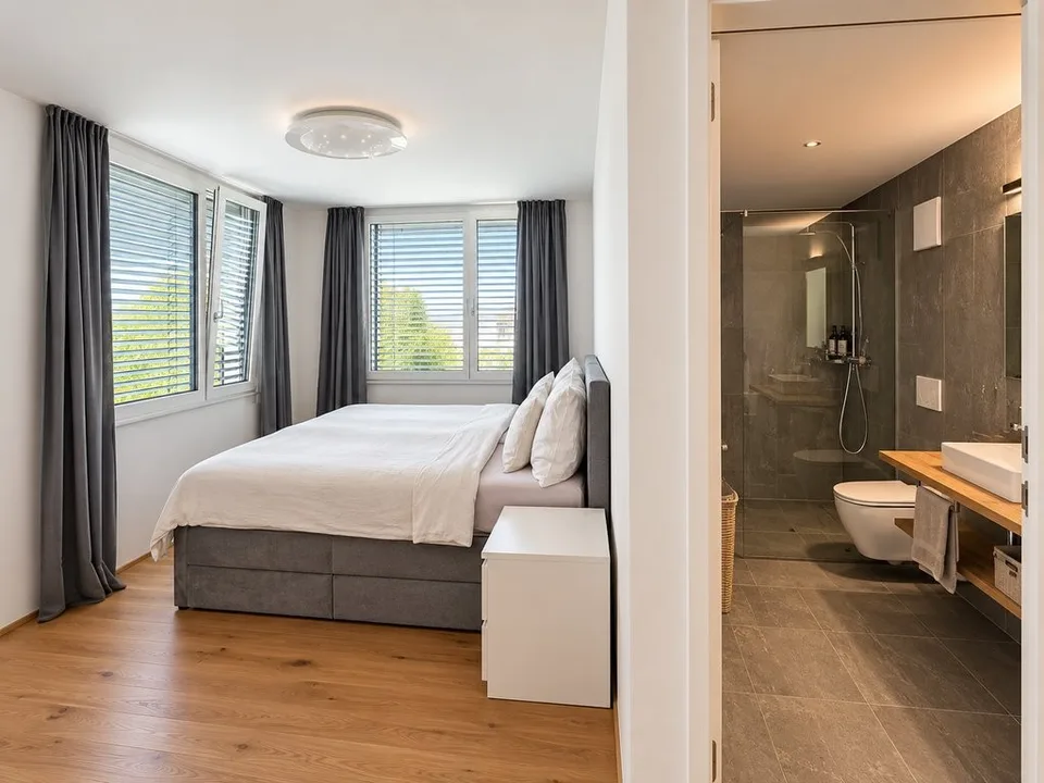 Moderne 4.5-Zimmer-Wohnung beim Bahnhof Cazis – Foto 5 von 11