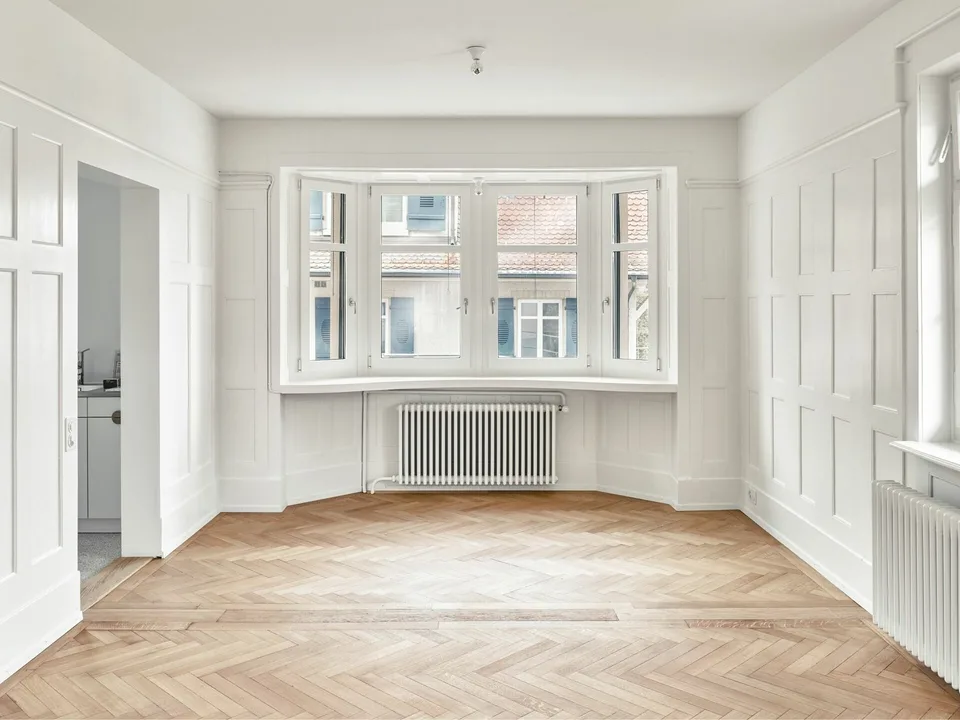 Einfamilienhaus mit Umschwung und Sicht auf die Stadt Baden – Foto 3 von 9