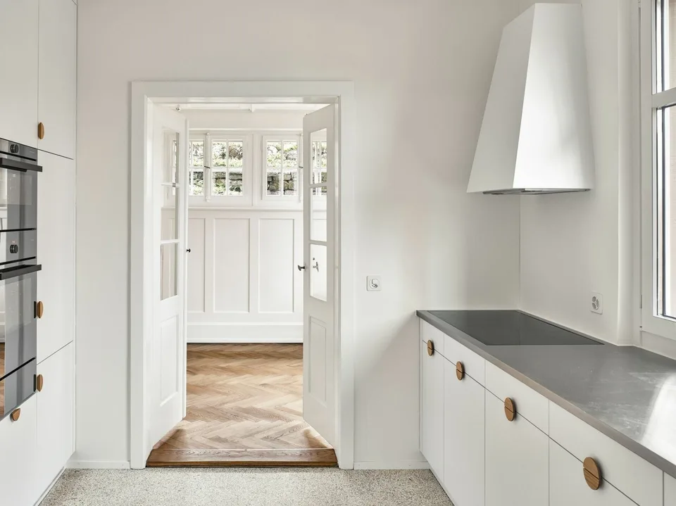 Einfamilienhaus mit Umschwung und Sicht auf die Stadt Baden – Foto 5 von 9