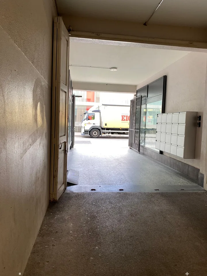 Espace commercial dans un immeuble rénové, près de la gare – photo 6 sur 7