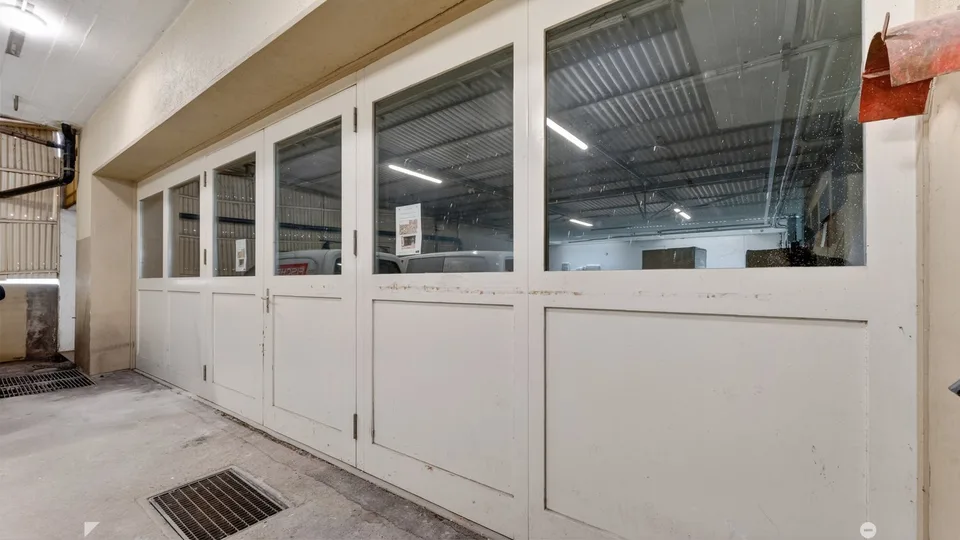 Espace commercial dans un immeuble rénové, près de la gare – photo 4 sur 7